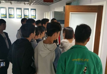 迈出校门，引导学生职业期待-----优德w88中文版_www.w88hankook.com学生认知实习纪实